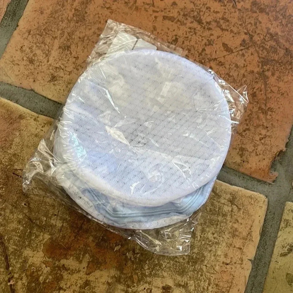 ❤️ NEW 2/$20 or 3/$25 Intimates Delicates Laundering Mesh Bag - Picture 7 of 7